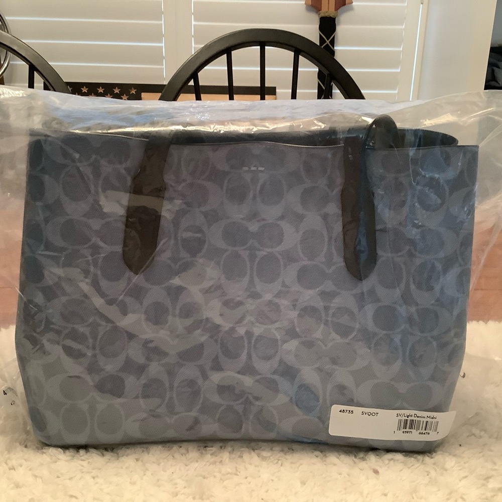 NWT Authentic Coach Signature Avenue Carryall